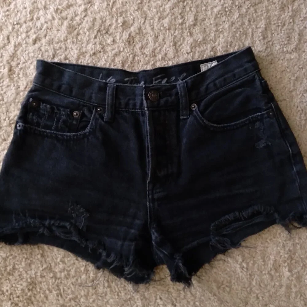 We The Free Black Mid Rise Distressed Denim Shorts Size 26